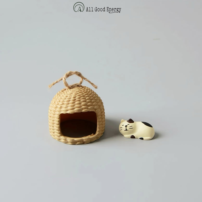 Mew Snuglet - A Mini Wicker Nest for Cozy Cat Naps
